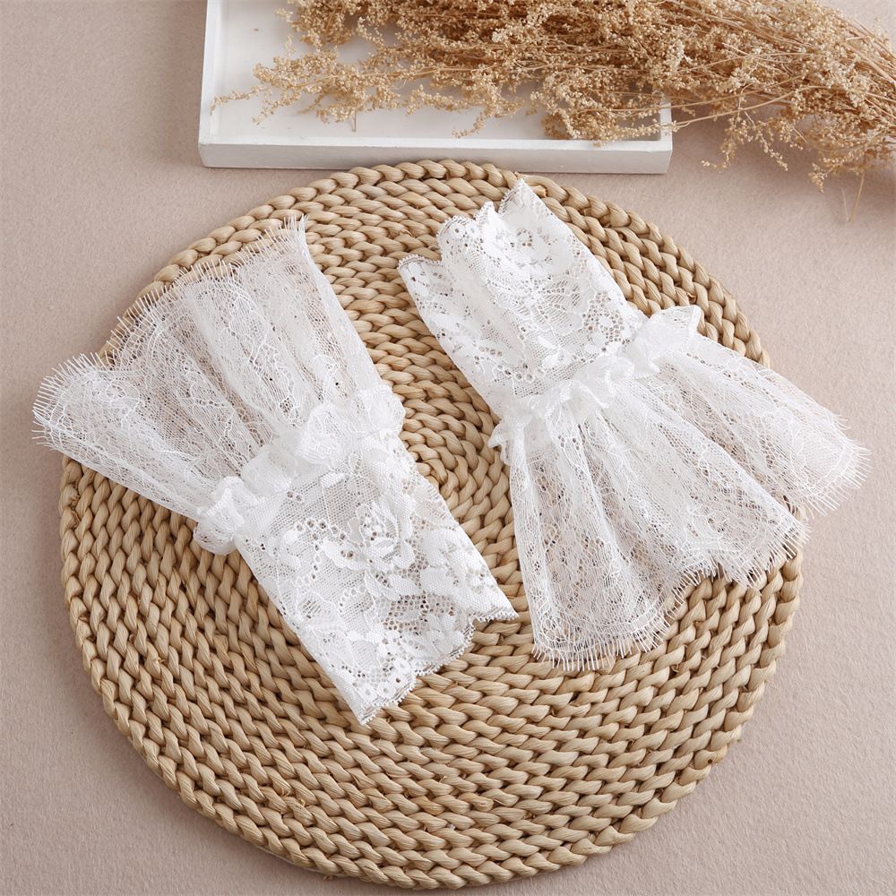 4pcs  gloves with white sleeves and women's sexy lace elastic bracelet cuffs, suitable for role-playing, weddings, tea parties, and masquerade parties.  White
