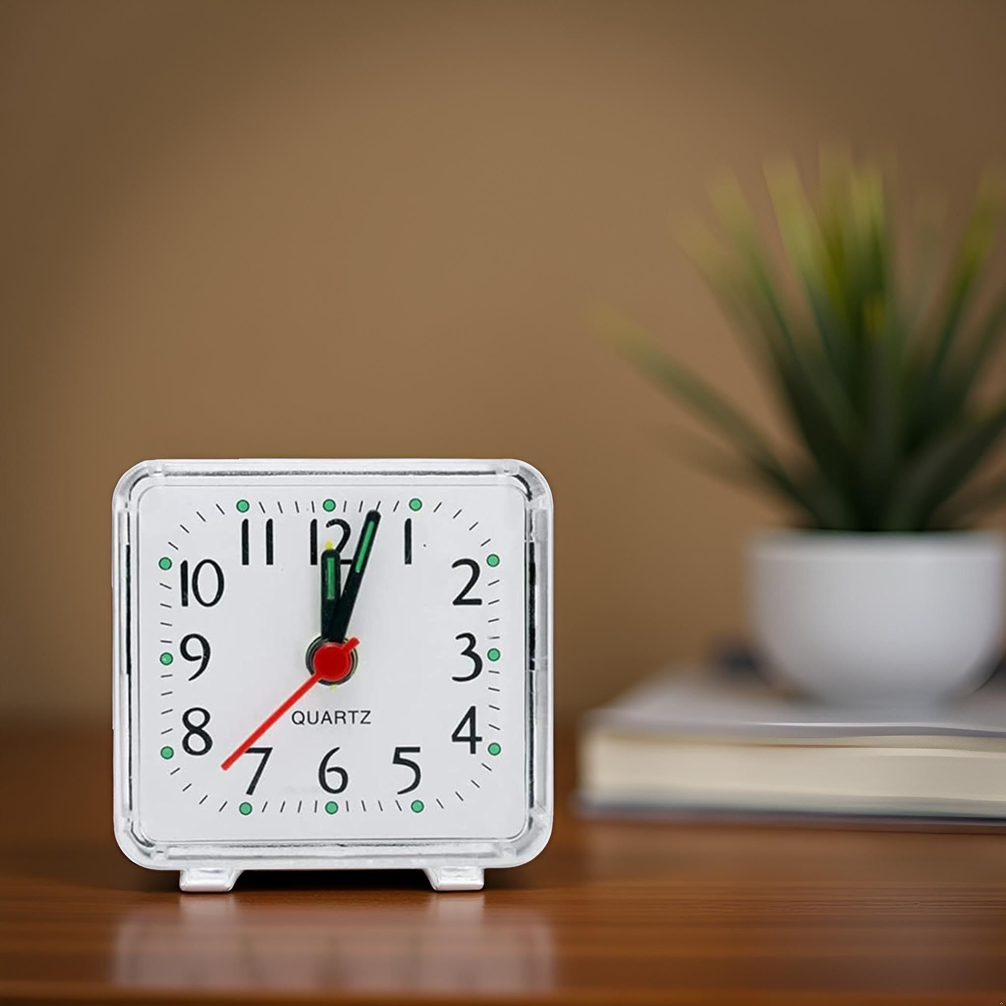 2 pack Analog Alarm Clock, White, Battery Powered, Large Dial, Good for Travel, Heavy Sleepers（Battery not included）