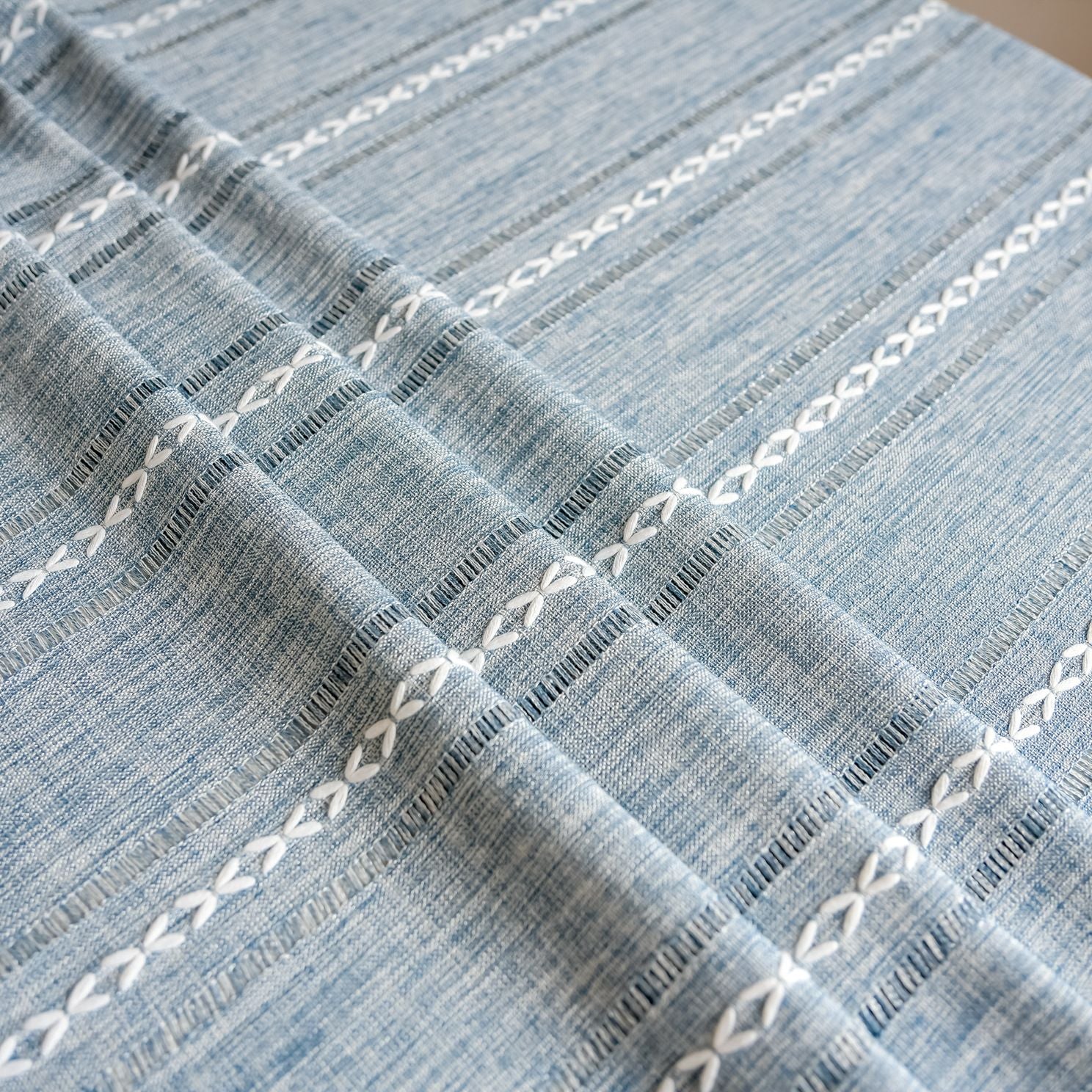 Rustic Farmhouse Round Tablecloth Cotton Linen Grey Dust-Proof Washable Embroidery Table Cover Heavy Weight Table Cloth for Party Kitchen Dining Tabletop Decoration 47.2 Inch