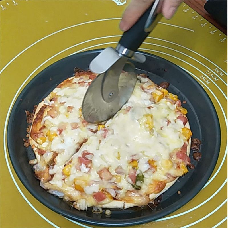 2Pcs Pizza Baking Tool Set, 8cm Stainless Steel Guard Pizza Cutter Wheel & Triangular Cheese Spatula