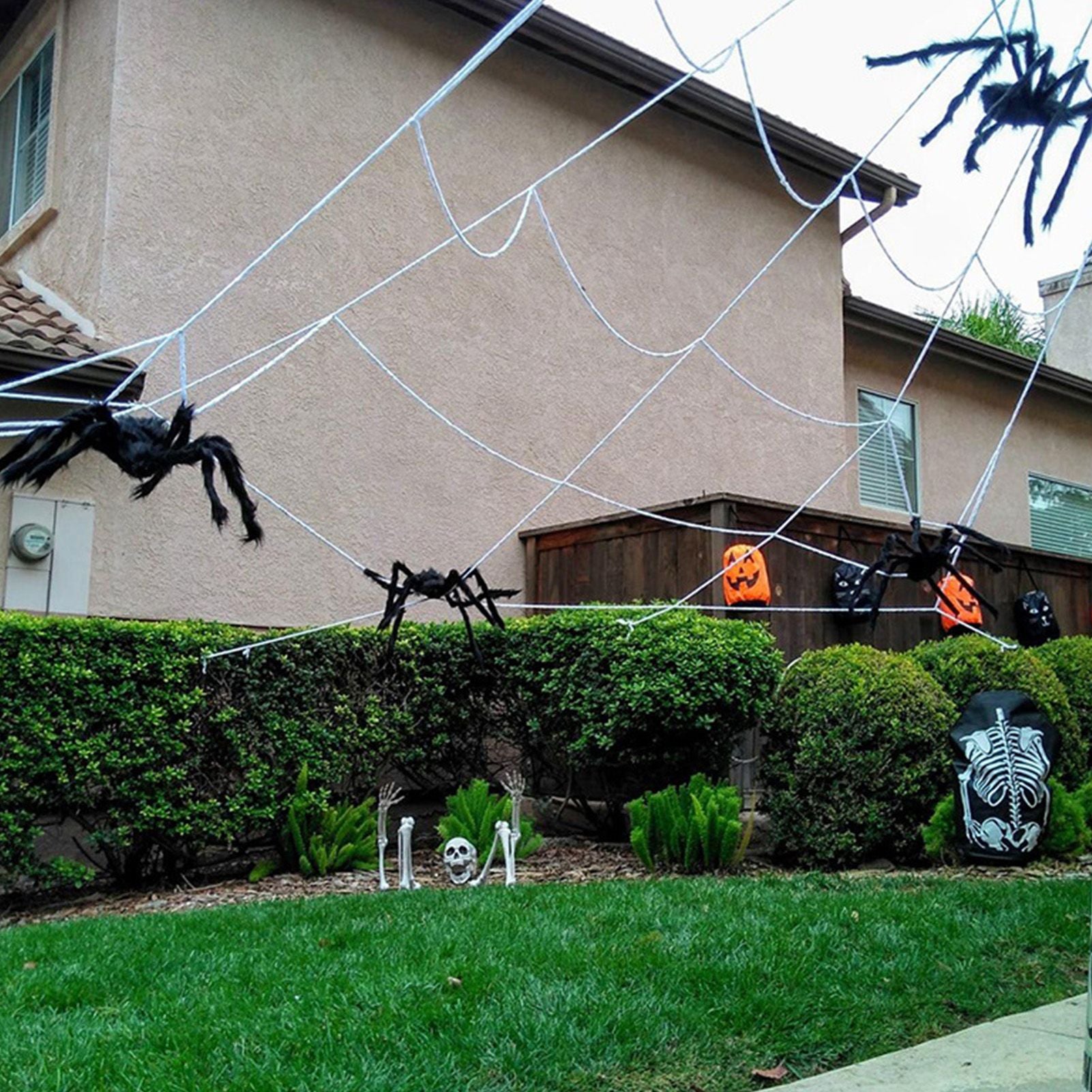 Giant Fake Spider Lifelike Halloween Posable Black Soft Hairy Fake Spiders Scary Decorations for Yard Home 125cm