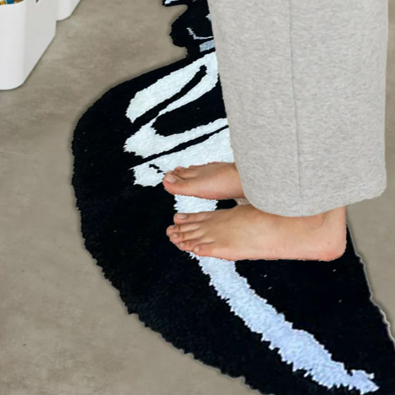 Skull Knife Carpet Horror Scary Scream Bedside Rug Wear Resistant Cashmere Home Welcome Decor 76.2CM