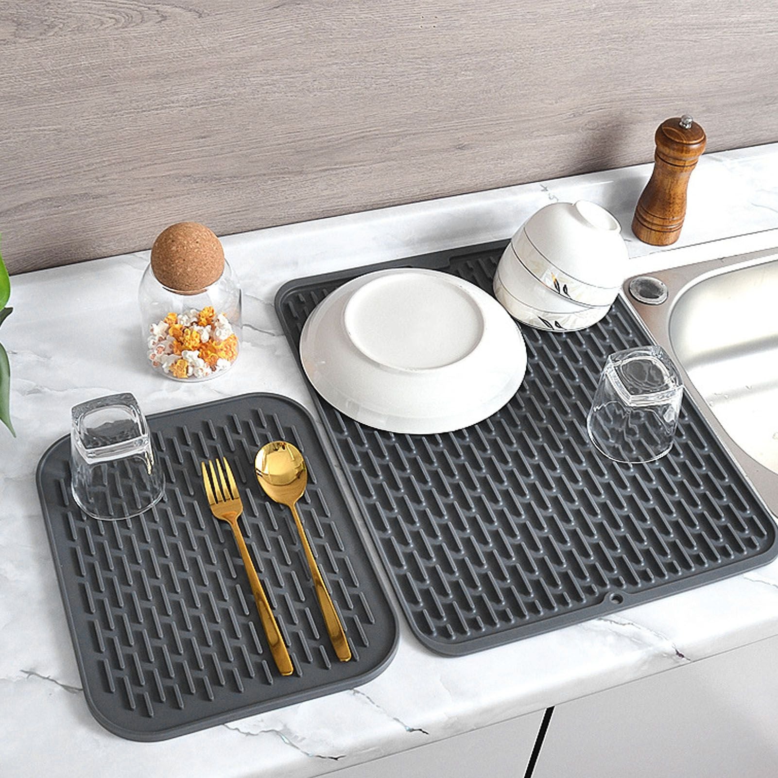 Rectangular Silicone Dish Drying Mat Heat Insulation Anti Slip Dish Drying Mat with Built in Drain Lip for Kitchen Counter Small Size