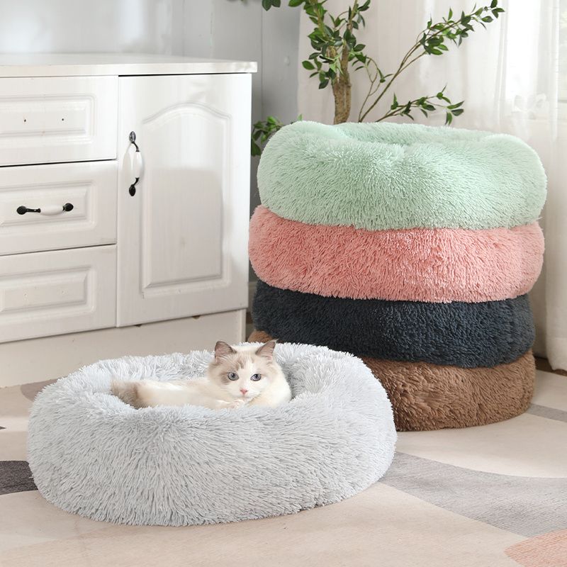 Plush Pet Nest Soft Donut Cat Bed – Cozy Round Couch for Cats and Small Dogs, Comfortable Sleeping Spot for Warmth and Deep Sleep, Suitable for Indoor Home Use (S, Grey)