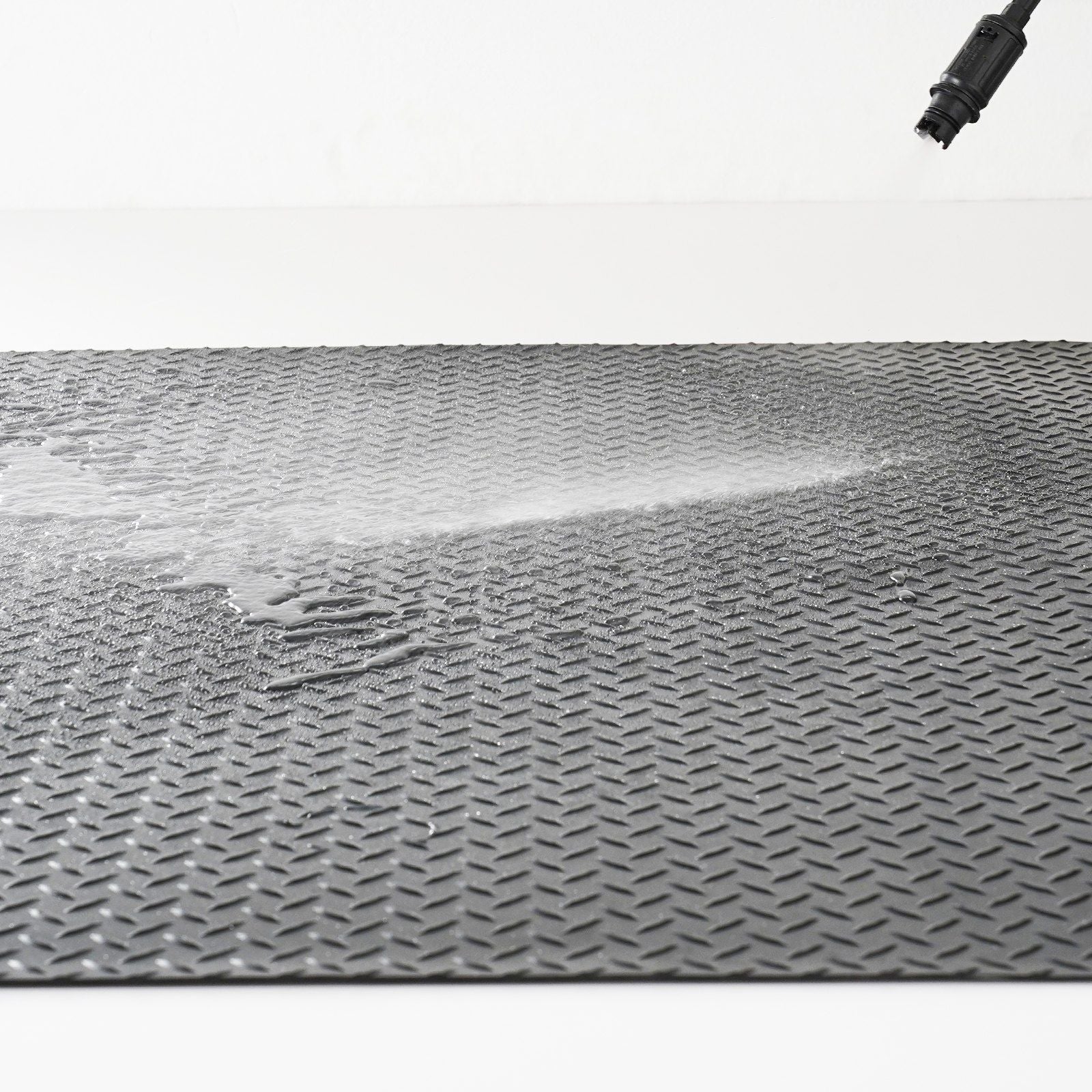 Diamond-Plate Rubber Flooring Roll, 3 mm x 4 ft x 6 ft Garage Floor Mat, SBR Rubber Garage Flooring Roll, Easy to Clean, Diamond Plate Rubber Mat for Under Cars, Garage Industry Gym, Black